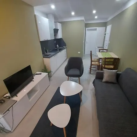 Apartma Skofije アパート *